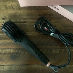 amika polished perfection straightening brush
